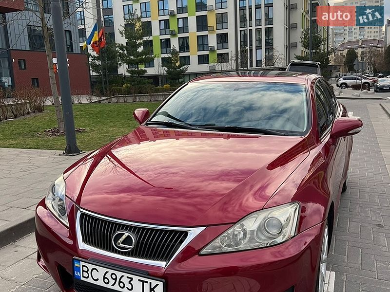 Седан Lexus IS 2012 в Львове