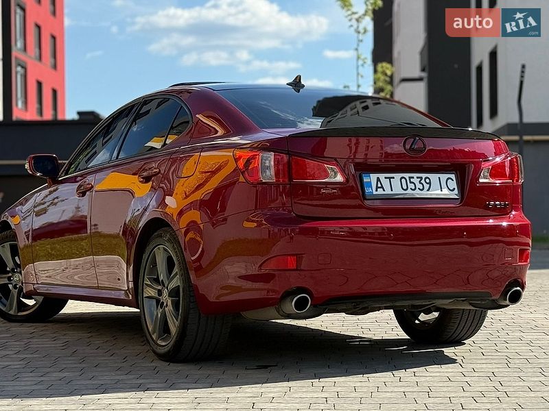 Седан Lexus IS 2013 в Ивано-Франковске