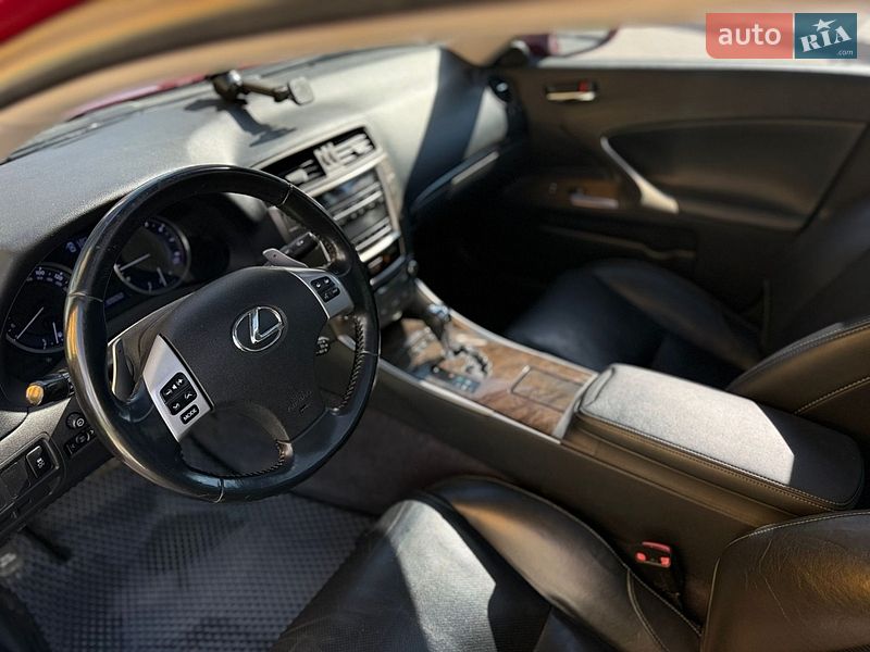 Седан Lexus IS 2013 в Ивано-Франковске