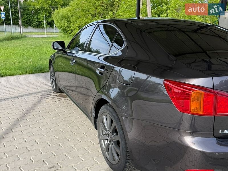 Седан Lexus IS 2008 в Гусятине