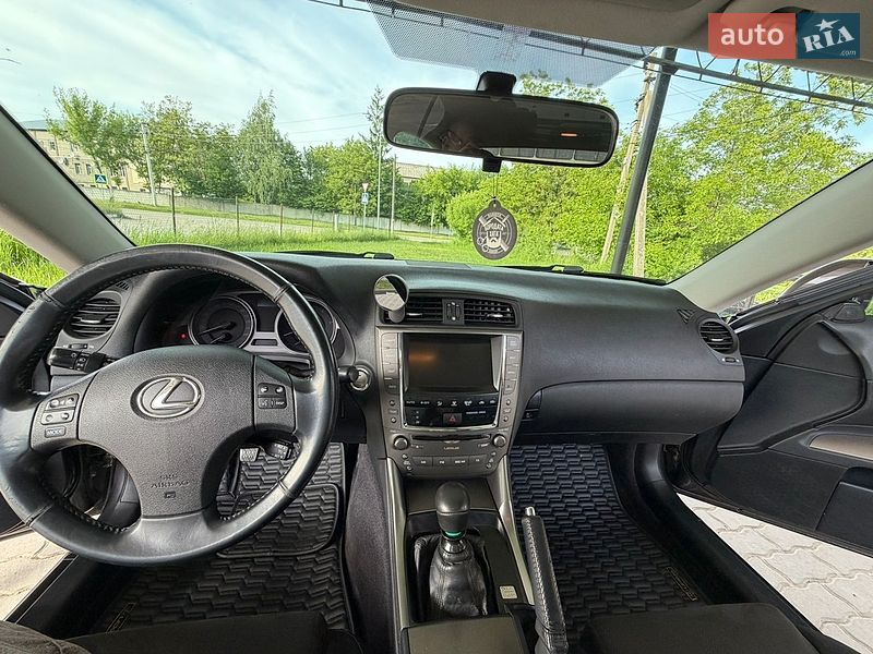 Седан Lexus IS 2008 в Гусятине