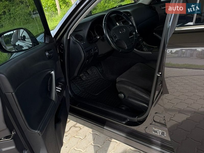 Седан Lexus IS 2008 в Гусятине