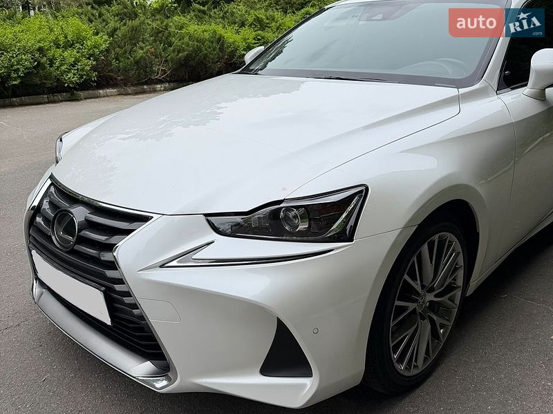 Седан Lexus IS 2018 в Ніжині