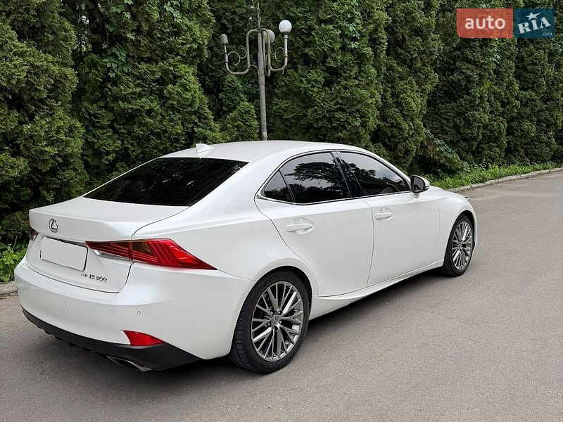 Седан Lexus IS 2018 в Ніжині