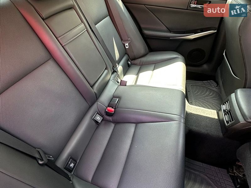 Седан Lexus IS 2016 в Одесі
