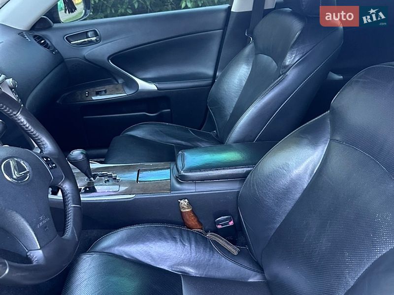 Седан Lexus IS 2010 в Прилуках