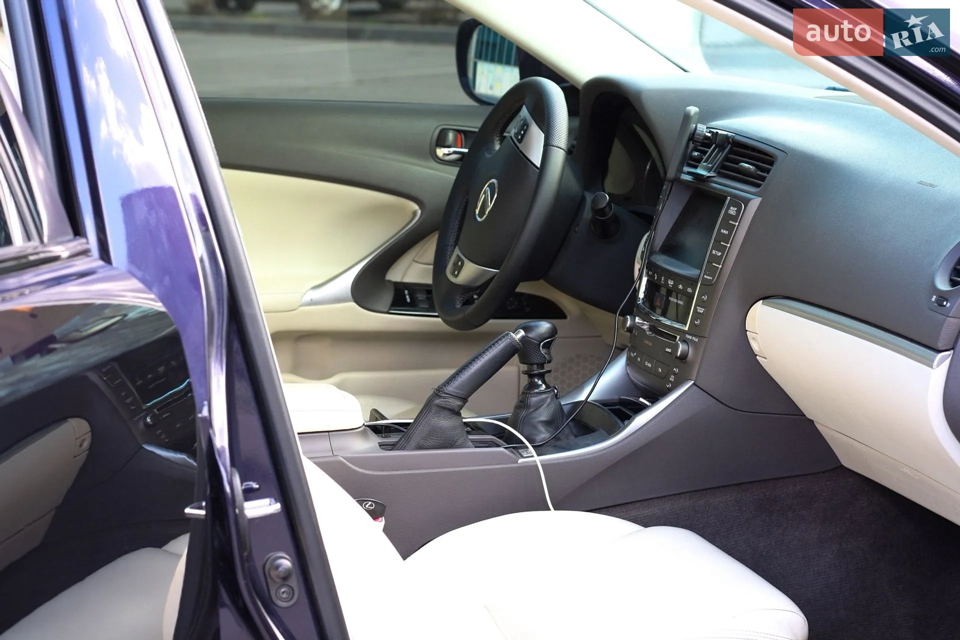 2011 Lexus IS - мініатюра 16