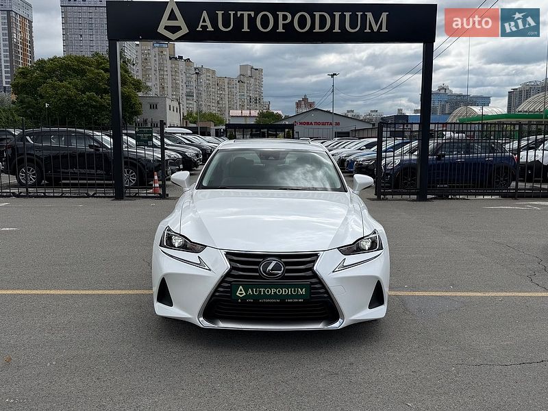Lexus IS 2018