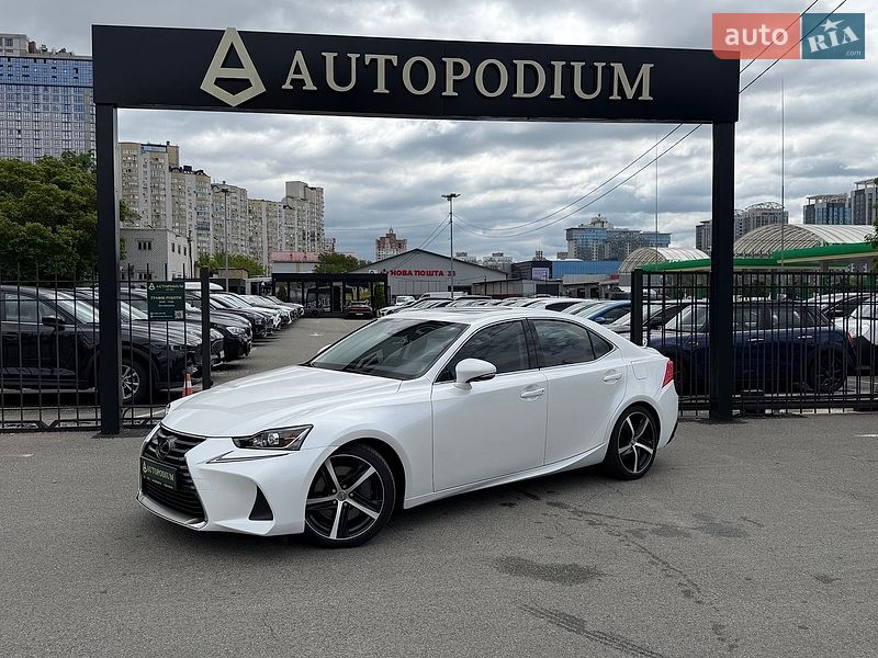 Lexus IS 2018