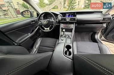 Седан Lexus IS 2017 в Калуше