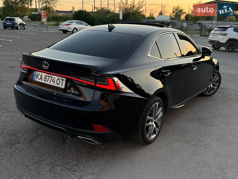 Lexus IS 2020