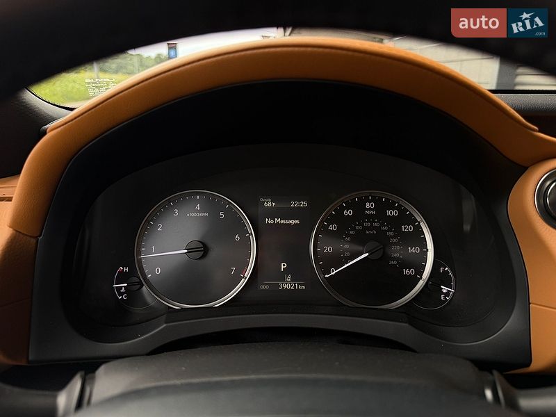 Седан Lexus IS 2023 в Києві