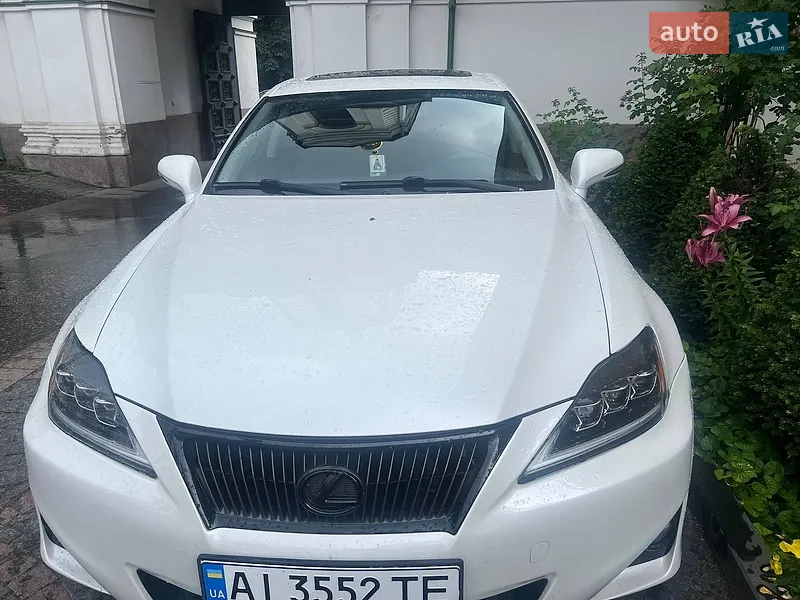 Lexus IS 2011