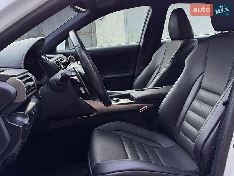 Седан Lexus IS 2014 в Львове