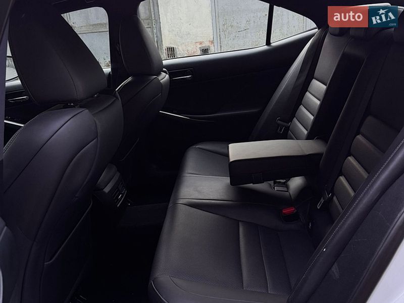 Седан Lexus IS 2014 в Львове
