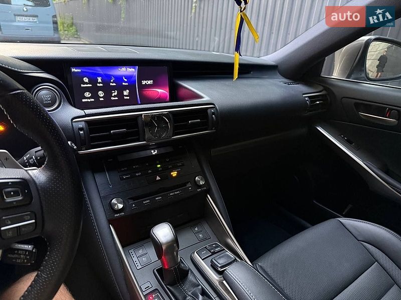 Седан Lexus IS 2018 в Хмельницком