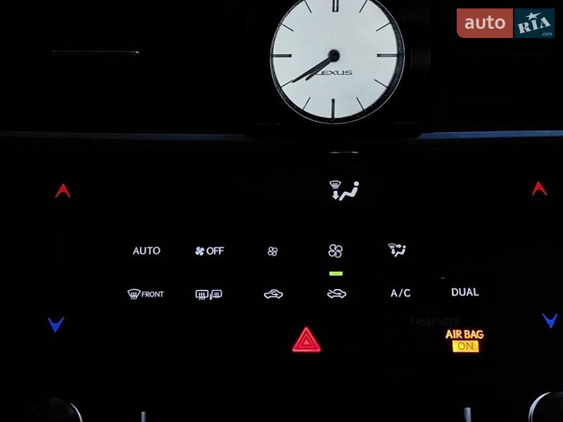 Седан Lexus IS 2018 в Хмельницком