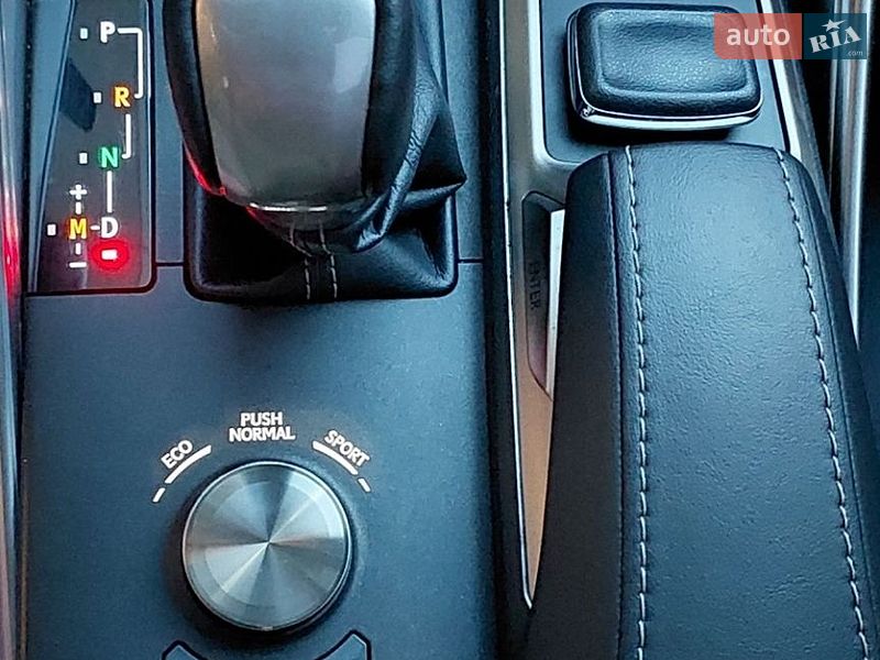 Седан Lexus IS 2018 в Хмельницком