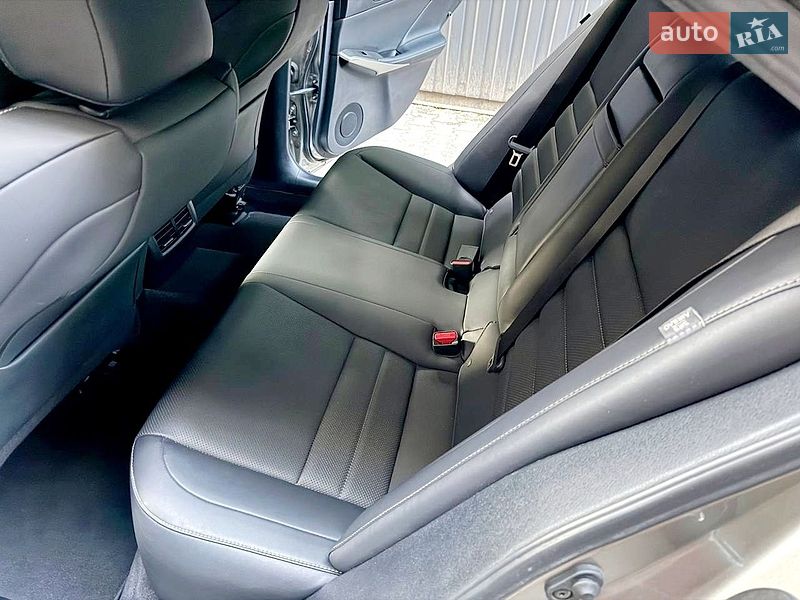 Седан Lexus IS 2018 в Хмельницком