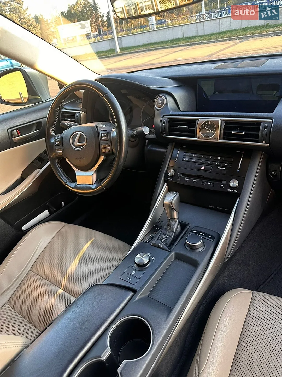 2017 Lexus IS - мініатюра 5