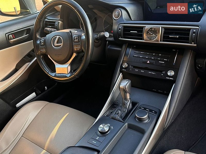 Седан Lexus IS 2017 в Ізмаїлі