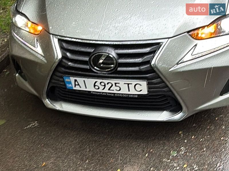 Lexus IS, photos from the listing