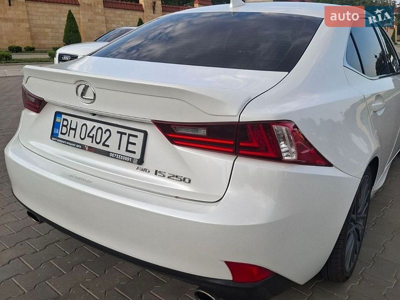 Седан Lexus IS 2015 в Измаиле