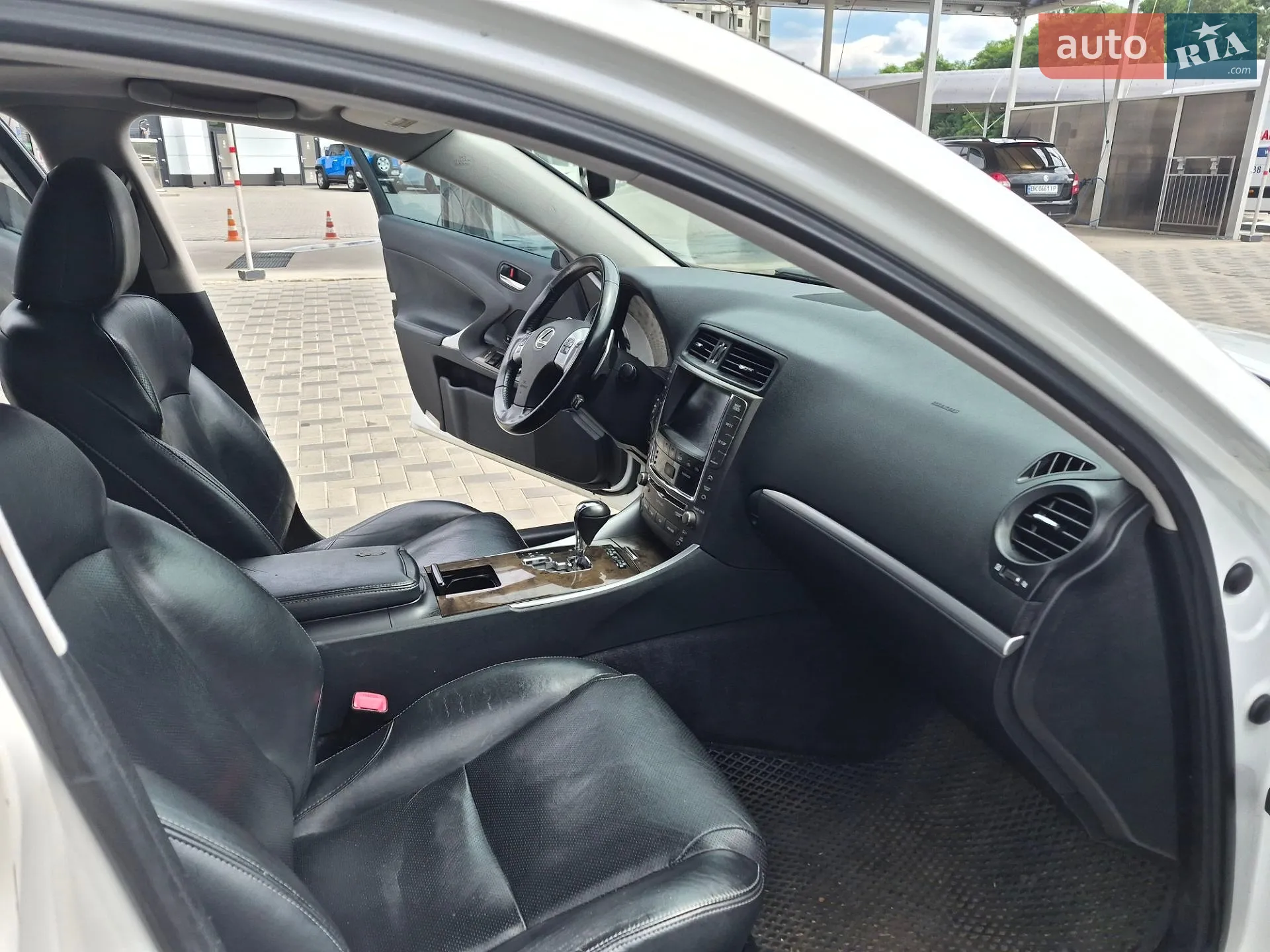 2011 Lexus IS - мініатюра 8