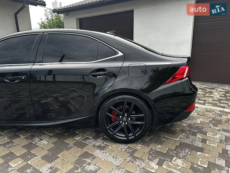 Седан Lexus IS 2014 в Миргороді