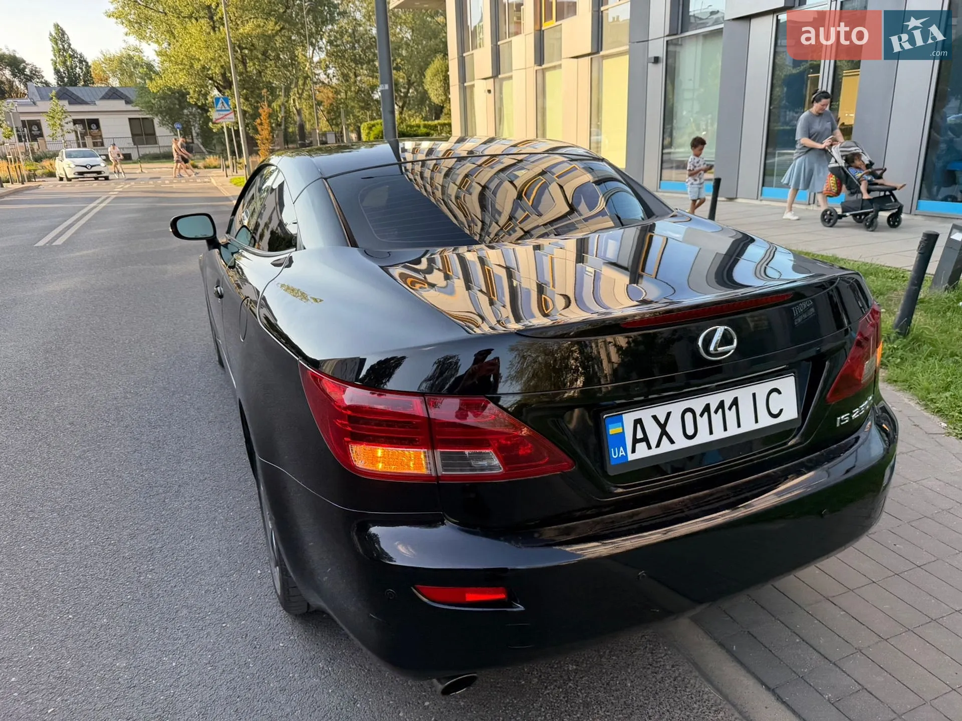 2011 Lexus IS - мініатюра 11