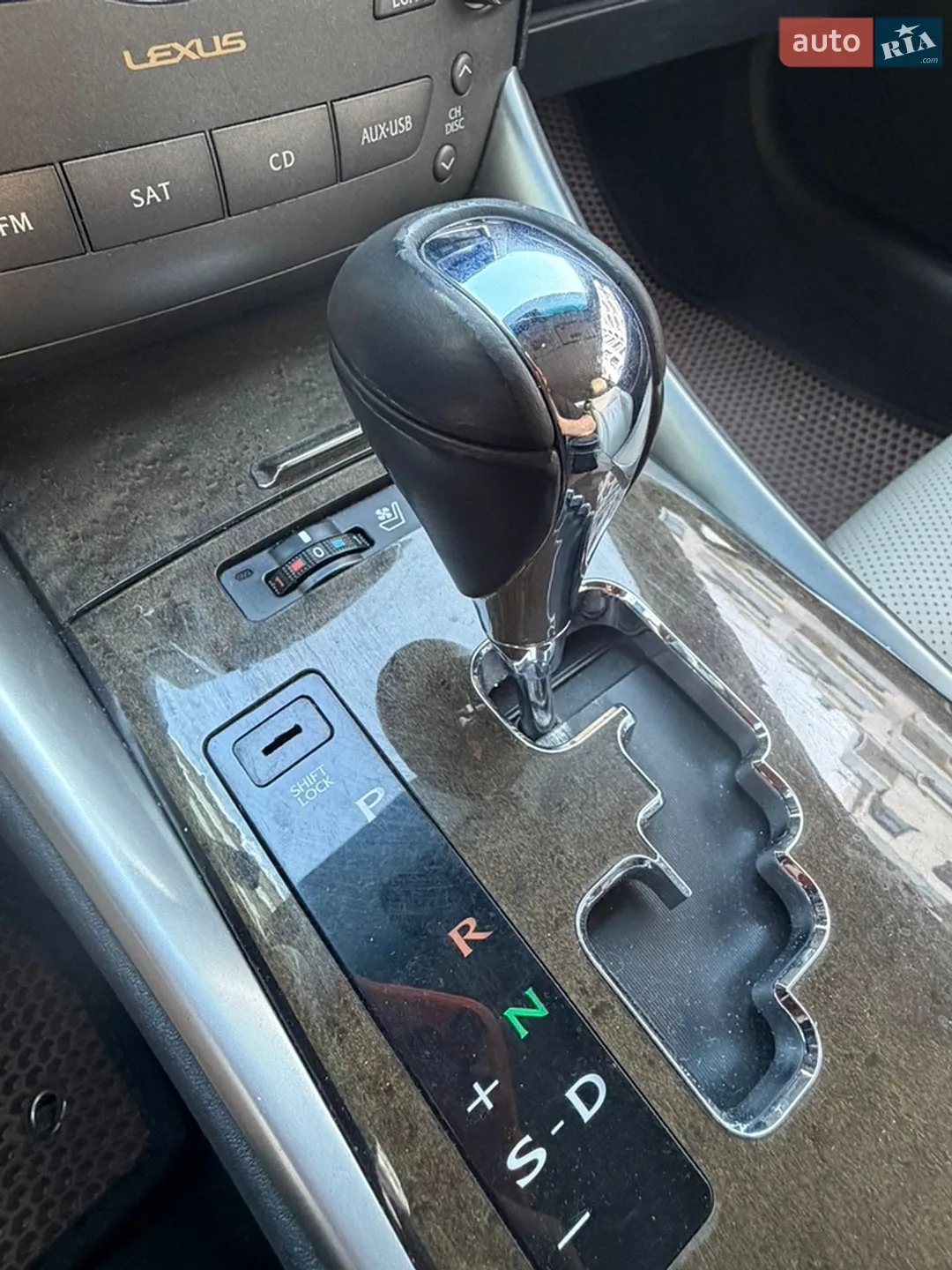 2011 Lexus IS - мініатюра 28