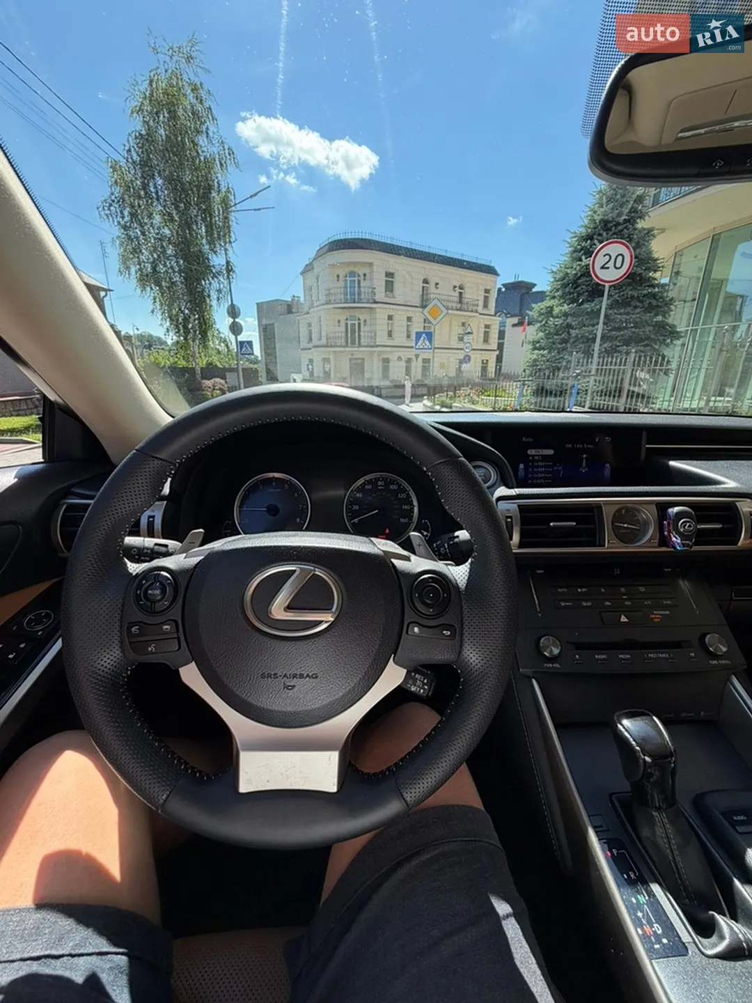2015 Lexus IS - мініатюра 9