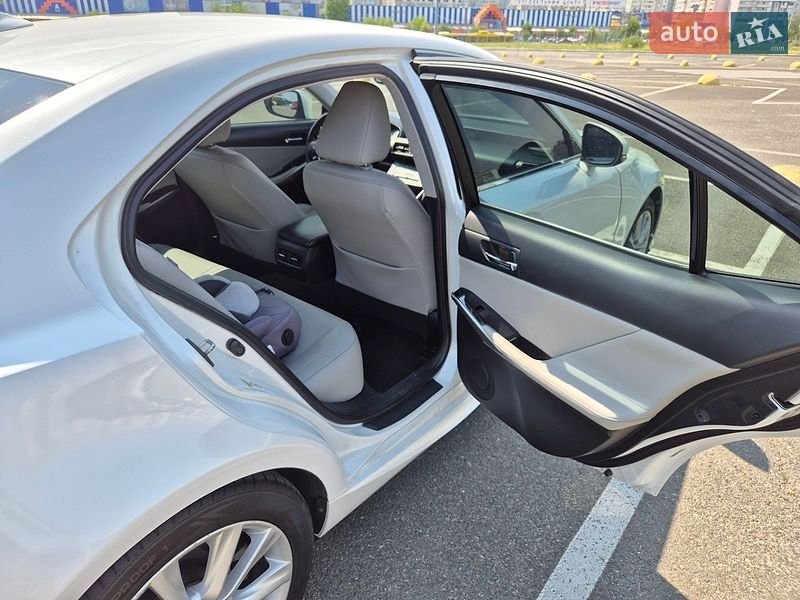 Седан Lexus IS 2015 в Києві