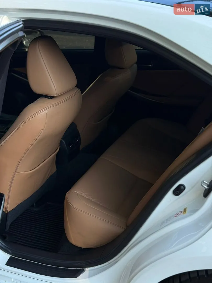 2014 Lexus IS - мініатюра 16