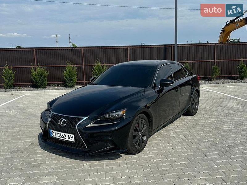 Седан Lexus IS 2015 в Ужгороді