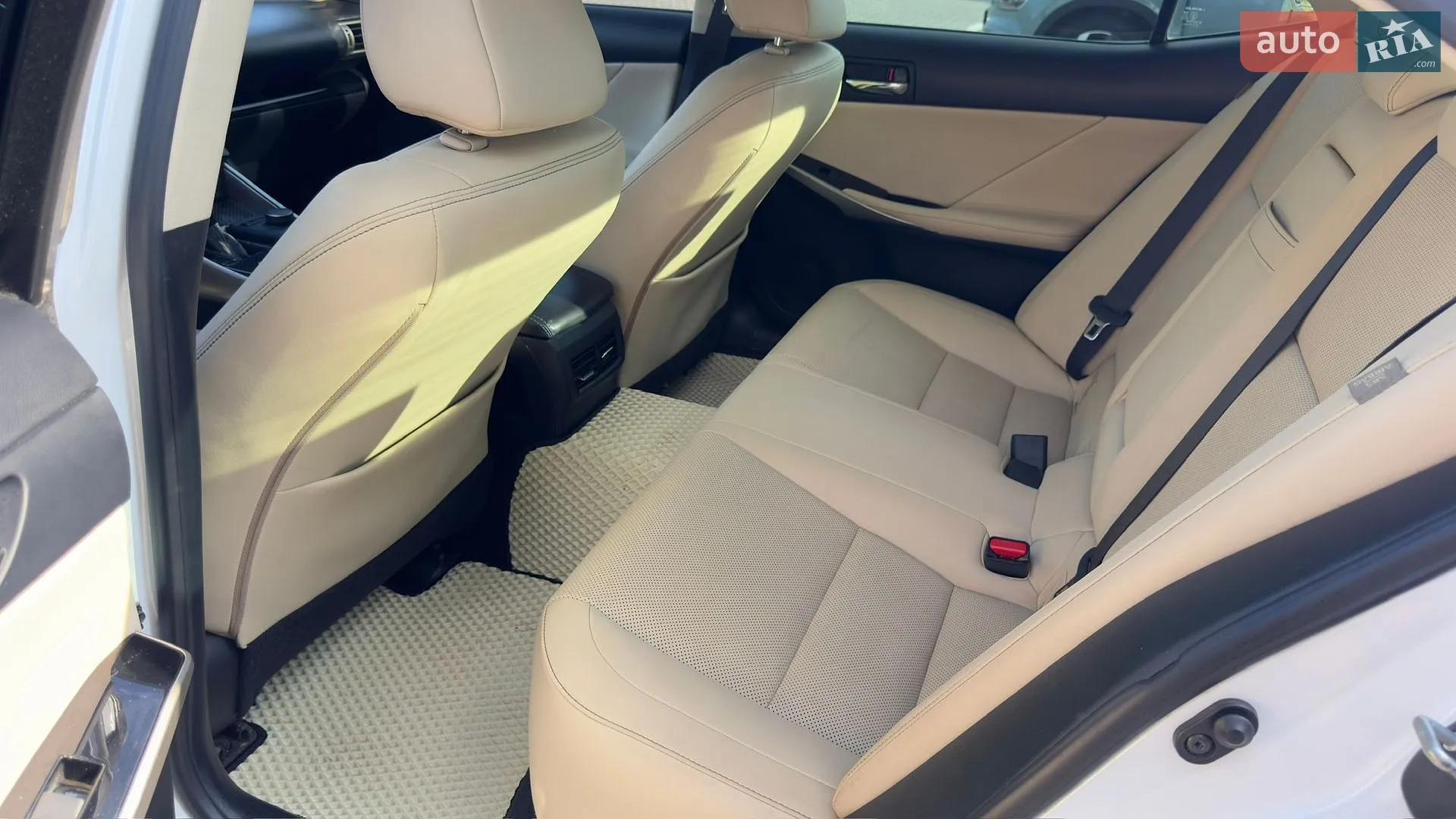2016 Lexus IS - мініатюра 29