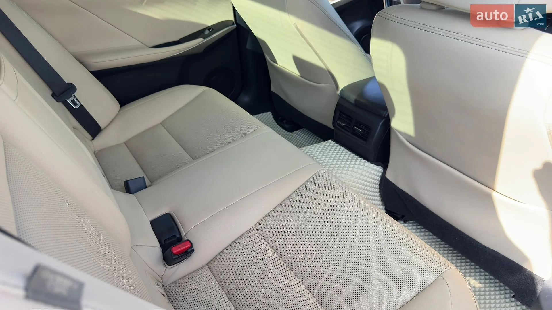 2016 Lexus IS - мініатюра 31