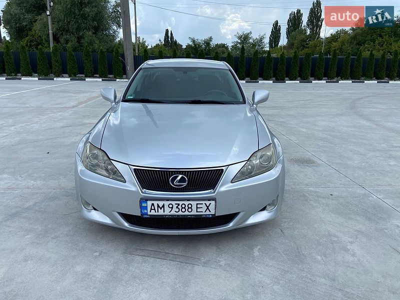 Lexus IS, фото з оголошення