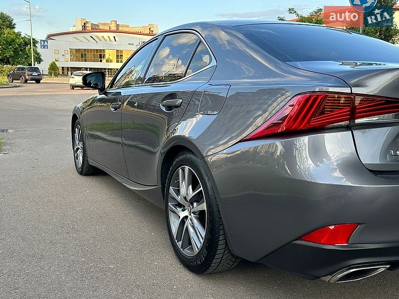 Седан Lexus IS 2017 в Киеве