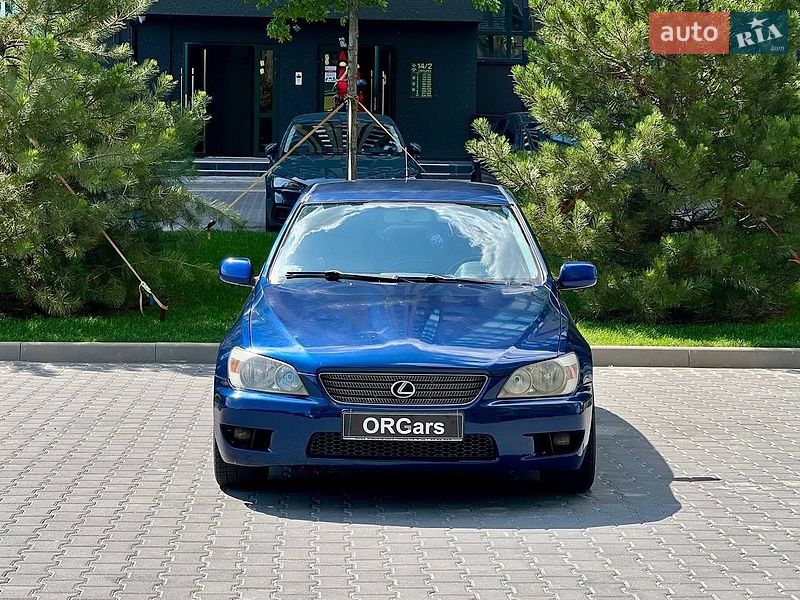 Lexus IS 2000