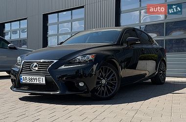 Седан Lexus IS 2015 в Виннице