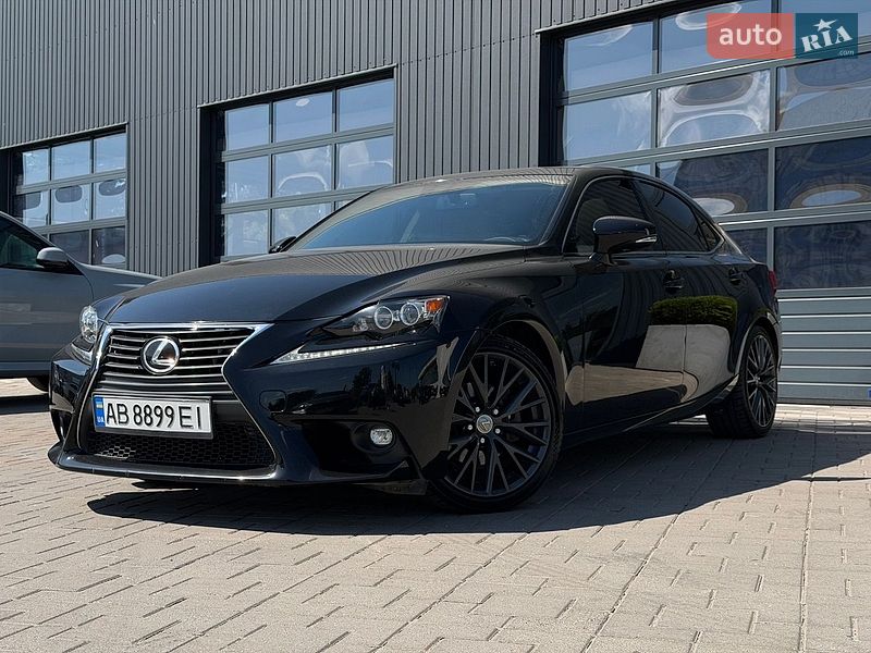 Седан Lexus IS 2015 в Виннице