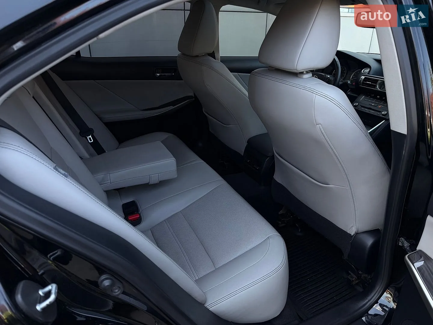 2015 Lexus IS - мініатюра 17