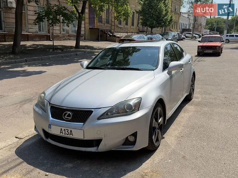 Lexus IS 2011