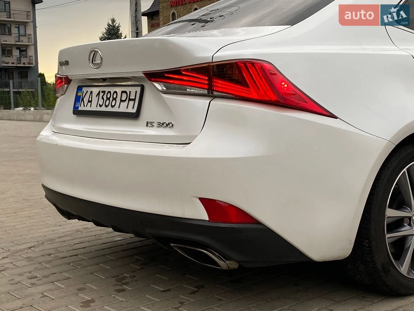 2017 Lexus IS - мініатюра 8