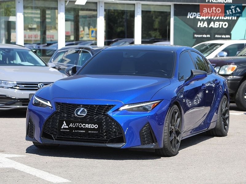 Lexus IS 2022
