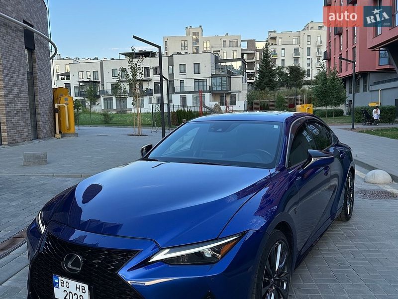 Седан Lexus IS 2022 в Львові