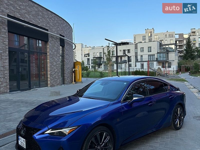 Седан Lexus IS 2022 в Львові