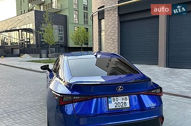 Седан Lexus IS 2022 в Львові