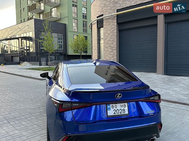 Седан Lexus IS 2022 в Львові